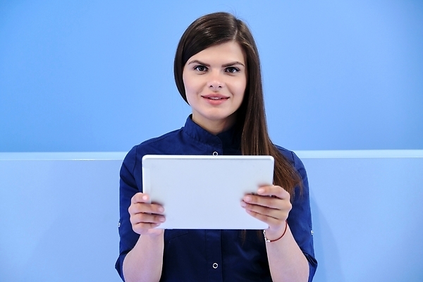 포토 JPG 해외이미지 직업 여자 백그라운드 유니폼 비즈니스 성공 노동자 건강 치과 병원 한명 사람 치료 파란색 사무실 뷰티 알약 약 상점 디지털 스파 화장품 장비 의사 업무 질병 플라스틱 미용사 문신 서비스 만족 테라피 돌봄 해외202310 해외포토 1 옷 감정 컬러 컨셉 의학 모션 재질 의료진 작업 파일형식