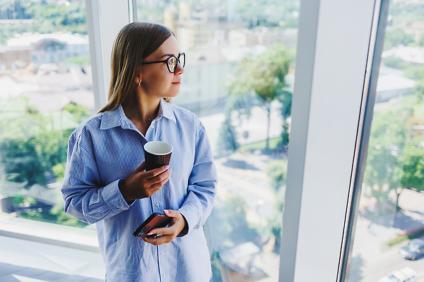 포토 JPG 해외이미지 학생 라이프스타일 손 디자인 응시 여자 행복 얼굴 커피 음료 음식 백그라운드 생각 겨울 인터넷 비즈니스 창문 학교 휴식 주택 한명 사람 책 컵 노트북 쇼핑 컴퓨터 사무실 뷰티 유행 봄 카페 수확 비즈니스우먼 우아함 프리랜서 해외202310 해외포토 직업 1 식기 시선 계절 교육 감정 컨셉 농업 건물 생활 신체부위 전자제품 상점 직장인 파일형식