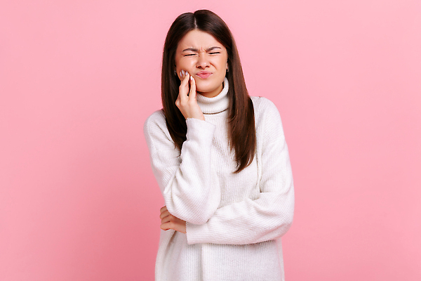 포토 JPG 해외이미지 백인 손 여자 청소년 실내 치과 한명 사람 건강관리 고통 터치 슬픔 입 찡그림 치아 밀기 질병 상처 치과의사 두통 문제 고립 염증 치통 해로움 구강학 해외202310 해외포토 서양인 1 감정 컨셉 의학 모션 표정 건강 병원 관리 내부 신체부위 의사 소화기관 파일형식