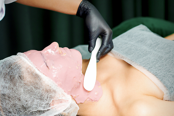 포토 JPG 해외이미지 손 여자 분홍색 한명 성인 머리 눈감음 화장품 고급 피부관리 바르기 팩 오트밀 성인여자한명만 해외202310 해외포토 1 컬러 컨셉 모션 사람 신체부위 뷰티 여자한명만 성인여자만 파일형식 귀리