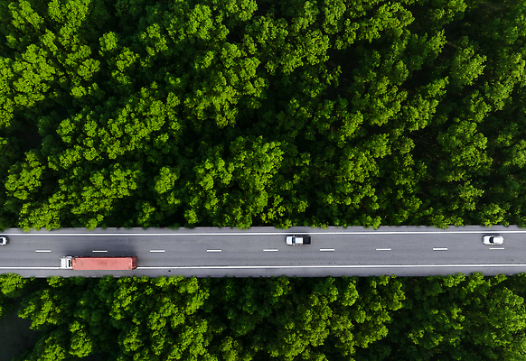 포토 JPG 해외이미지 나무 식물 공원 도로 길 여행 컨셉 교통시설 자동차 자연 휴가 거리 안테나 사람없음 야외 목재 초록색 환경 운전 에너지 시골 고속도로 정상 숲 탈출 에코 생태계 짐차 유지 항공촬영 드론 루트 방법 배기가스 수소 해외202310 해외포토 공공시설 육상교통 뷰포인트 컬러 교통 재료 통신 모션 원소 시설 파일형식