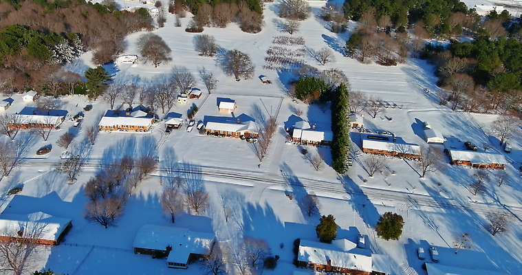 포토 JPG 해외이미지 계절 도로 겨울 지붕 거리 주택 사람없음 야외 뷰티 미국 시골 타운 눈보라 교외 조감도 폭설 눈내림 겨울풍경 해외202310 해외포토 길 북아메리카 교통시설 눈_날씨 풍경 건물 도시 자연재해 파일형식