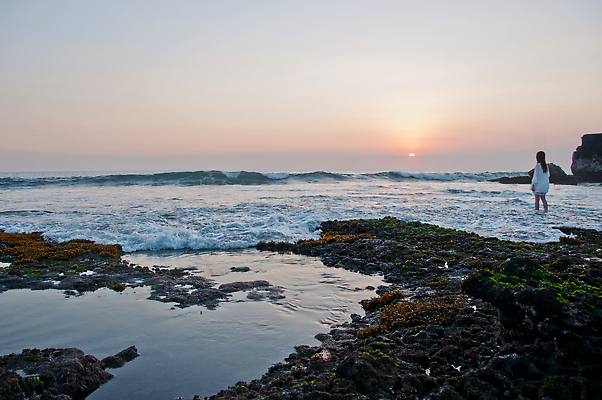 포토 JPG 해외이미지 실루엣 아시아 문화 파도 바다 섬 여행 오렌지 자연 하늘 휴가 사람없음 야외 물 빛 햇빛 태양 뷰티 노란색 평화 일몰 놀람 역사 신비 발리 인도네시아 인도양 이국적 해외202310 해외포토 자연요소 감정 나라 컬러 컨셉 과일 촬영기법 표정 노을 생태계 파일형식