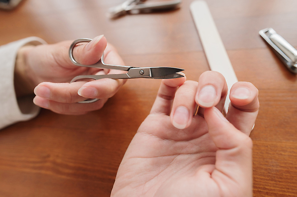 포토 JPG 해외이미지 손 신체부위 뷰티 손톱관리 손톱 피부 손톱깎이 해외202310 해외포토 사람 미용용품 네일아트 파일형식