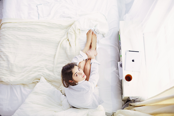 포토 JPG 해외이미지 동물 라이프스타일 응시 여자 행복 커피 백그라운드 잎 겨울 인터넷 통신 아침 휴식 주택 갈색머리 실내 한명 사람 컴퓨터 독서 뷰티 알약 유행 침실 방 침대 개 어플리케이션 연결 스웨터 온라인 거짓말 소셜 네트워킹 안락 해외202310 해외포토 주간 식물 1 헤어스타일 시선 계절 감정 음료 가구 컨셉 상의 포유류 내부 건물 생활 전자제품 약 네트워크 파일형식