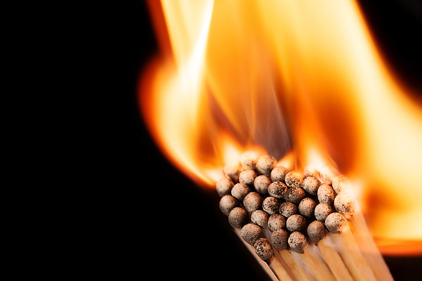 포토 JPG 해외이미지 커플 백그라운드 컨셉 2 데이트 발렌타인데이 사랑 경기 사람없음 목재 빛 노란색 검은색 어둠 에너지 자유 날짜 고독 위험 모닥불 성냥 심볼 열정 빛망울 연소 혁명 영원 줄서기 정확 해외202310 해외포토 나무 감정 스포츠 컬러 재료 관계 모션 데이이벤트 불 파일형식