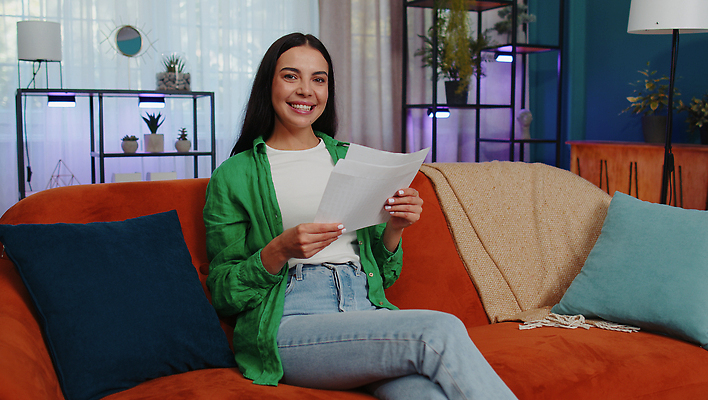 포토 JPG 해외이미지 백인 직업 행복 돈 성공 봉투 주택 기념 선물 한명 사람 금융 독서 시험 정보 최고 오픈 뉴스 결과 편지 입장 고객 알림 흥분 문서 기회 초대 승진 보험 계산서 대출 복권 승인 승자 해외202310 해외포토 서양인 1 교육 감정 컨셉 건물 경제 재산 파일형식