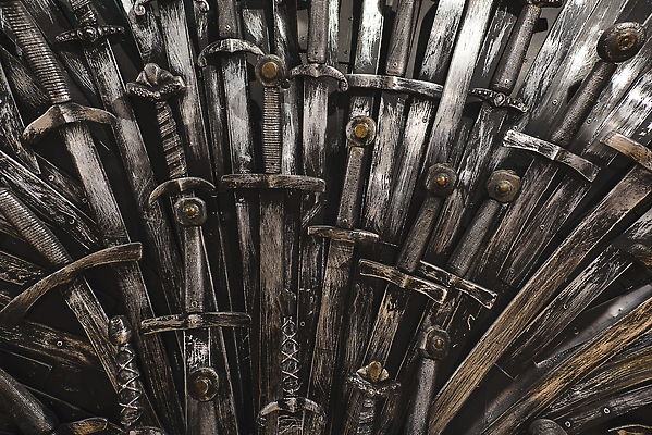 포토 JPG 해외이미지 계절 무기 얼굴 백그라운드 경비 사람없음 빨간색 빛 어둠 골동품 게임 바위 흰색 칼날 중세 칼 검 중앙 보호 은색 왕 철 싸움 전쟁 날카로움 공상 영웅 병정 전사 명예 대각선 갑옷 단검 고립 철강 토너먼트 해외202310 해외포토 선 컬러 컨셉 모션 놀이 안전 신체부위 돌_바위 역사 보호장비 파일형식