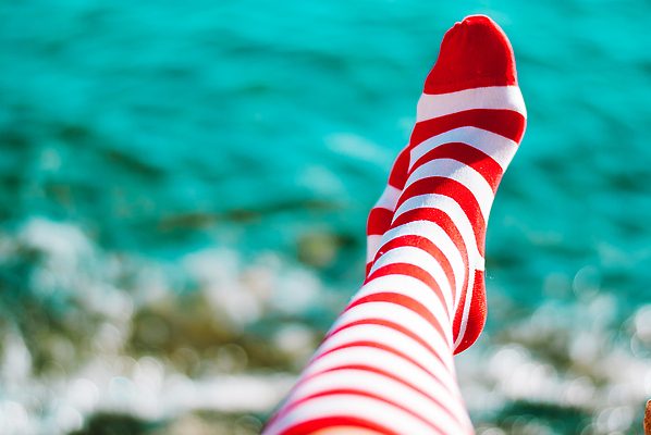 포토 JPG 해외이미지 라이프스타일 계절 바다 여행 백그라운드 컨셉 휴가 휴식 사람없음 야외 빨간색 물 파란색 선글라스 태양 뷰티 유행 줄무늬 기쁨 흰색 아기 휴양지 해외202310 해외포토 자연요소 감정 안경 컬러 무늬 사람 생활 장소 파일형식