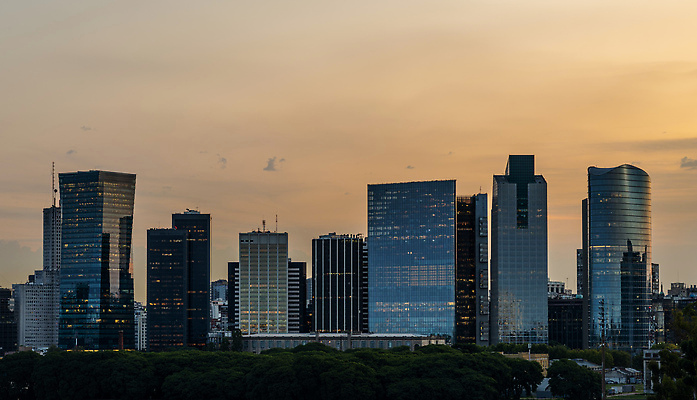 포토 JPG 해외이미지 여행 요트 오렌지 건축양식 하늘 파노라마 사람없음 야외 건물 물 관광지 강 도시풍경 항구 고층빌딩 황혼 일몰 도시 남아메리카 도심 야간 저녁 은행 포트 스카이라인 아르헨티나 부에노스아이레스 수도권 해외202310 해외포토 자연요소 건축물 건축 배_교통 과일 교통시설 촬영기법 아메리카 풍경 빌딩 금융 노을 지역 파일형식