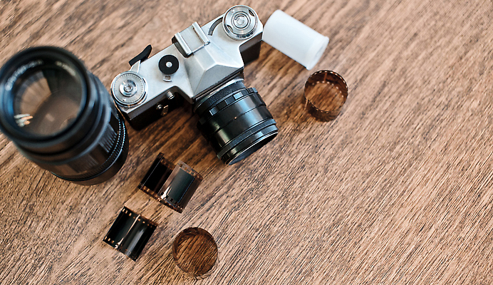 포토 JPG 해외이미지 직업 디자인 조각 백그라운드 컨셉 가족 탁자 프레임 실내 미술 사람없음 목재 카메라 우주 검은색 사진촬영 공백 장비 수확 골동품 흰색 역사 클래식 가죽 앨범 사진사 필름 영화 향수 오브젝트 그림 질감 복고 롤 동영상 구식 그런지 부정적 옛날 스타일 해외202310 해외포토 나무 감정 컬러 가구 농업 재료 관계 문화예술 내부 전자제품 촬영 화장품 작가 파일형식