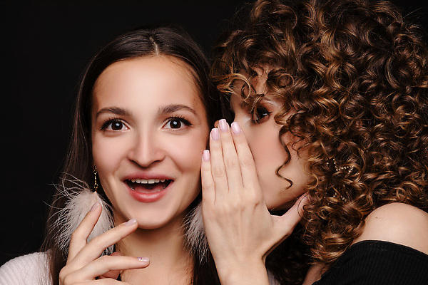 포토 JPG 해외이미지 모델 라이프스타일 헤어스타일 응시 여자 행복 감정 백그라운드 천사 갈색머리 실내 대화 선물 두명 장식 가로 친구 뷰티 유행 검은색 놀람 축하 화려 뉴스 악마 비밀 귓속말 디스코 충격 공상 고립 혼란 스타일 해외202310 해외포토 시선 음악 컬러 컨셉 관계 표정 말하기 사람 내부 생활 춤 파일형식