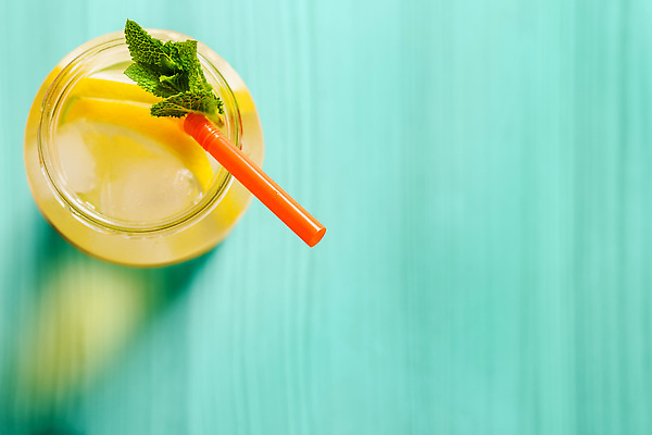 포토 JPG 해외이미지 전통 음료 백그라운드 잎 과일 유리 탁자 귤 건강 사람없음 목재 초록색 물 여름 햇빛 노란색 얼음 주스 추위 신선 액체 달콤 정상 시원함 레몬 레모네이드 민트 상쾌 유기농 밀짚 내추럴 항공촬영 토닉 핸드메이드 플랫레이 카피스페이스 해외202310 해외포토 자연요소 나무 식물 웰빙 계절 감정 뷰포인트 컬러 가구 재료 재질 태양 공백 플랫 맛 짚 허브 에이드 파일형식