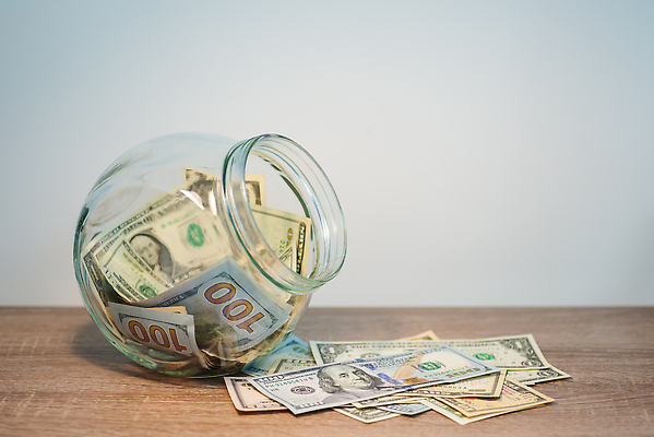 포토 JPG 해외이미지 컨셉 지폐 돈 비즈니스 유리 탁자 성공 사람 사람없음 경제 달러 동전 미국 꿈 저축 항아리 절약 재산 구매 투자 계산서 빚 세금 수입 카운트 해외202310 해외포토 가구 북아메리카 재질 금융 쇼핑 도자기 파일형식