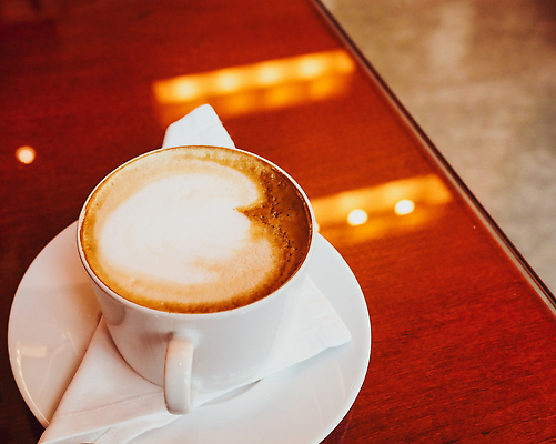 포토 JPG 해외이미지 여유 커피 휴식 사람없음 카페 분위기 커피잔 카푸치노 라떼 해외202310 해외포토 감정 음료 컨셉 잔 상점 파일형식