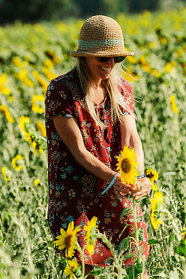 포토 JPG 해외이미지 식물 계절 꽃잎 꽃 화분 줄기 백그라운드 잎 꽃무늬 농업 오렌지 자연 아침 추상 해바라기 씨앗 한명 야외 초록색 여름 햇빛 태양 뷰티 농장 노란색 일출 환경 정원 활발 성장 벚꽃 시골 신선 개화 기름 소프트포커스 그늘 수집 질감 꽃가루 내추럴 밭일 작살 해외202310 해외포토 주간 자연요소 1 산업 음식 컬러 컨셉 무늬 과일 촬영기법 사람 노을 가루 생태계 파일형식
