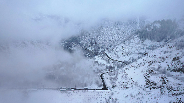 포토 JPG 해외이미지 나무 구름 도로 호수 여행 겨울 자연 하늘 산 파노라마 스웨덴 풍경 사람없음 야외 물 일출 골짜기 계곡 얼음 일몰 추위 안개 저수지 매끈함 숲 댐 단계 항공촬영 드론 절정 카자흐스탄 알마티 해외202310 해외포토 자연요소 식물 계절 공공시설 아시아 길 뷰포인트 교통시설 날씨 촬영기법 북유럽 노을 감각 생태계 파일형식