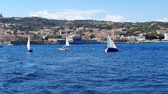 포토 JPG 해외이미지 유럽 교통수단 바다 여행 요트 건축양식 교통시설 하늘 주택 항해 파노라마 협상 사람없음 물 관광지 항구 도시 보트 지중해 함선 모터보트 타운 물결무늬 해외202310 해외포토 자연요소 건축 나라 물결 교통 무늬 배_교통 비즈니스 촬영기법 건물 시설 파일형식