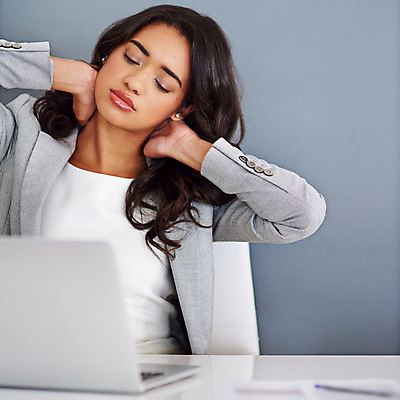 포토 JPG 해외이미지 여자 스트레스 피곤 한명 앉기 상반신 성인 앞모습 노트북 사무실 눈감음 스트레칭 졸음 책상 성인여자한명만 해외202310 해외포토 1 감정 뷰포인트 가구 컨셉 비즈니스 모션 사람 전자제품 운동 여자한명만 성인여자만 파일형식