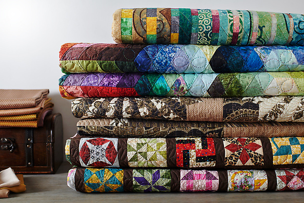 포토 JPG 해외이미지 디자인 패턴 주택 취미 사람없음 농가 쌓기 직물 면 바느질 담요 천 수공예 접기 퀼트 핸드메이드 해외202310 해외포토 무늬 모션 건물 농장 공예 파일형식