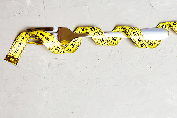 포토 JPG 해외이미지 모양 라이프스타일 식기 음식 백그라운드 포크 컨셉 신체 다이어트 탁자 건강 사람없음 뷰티 숫자 노란색 건강관리 회색 몸무게 먹기 배고픔 비만 날씬함 측정 테이프 칼로리 계량기 돌봄 분실 적자 제어 철강 플랫레이 해외202310 해외포토 문자 컬러 가구 모션 문구용품 관리 생활 플랫 몸매 파일형식