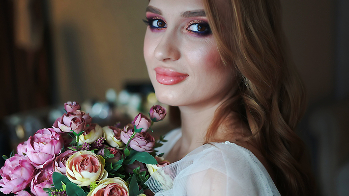 포토 JPG 해외이미지 백인 응시 드레스 옷 공원 여자 꽃 행복 분홍색 꽃다발 결혼 이동 잎 창문 신혼부부 자연 휴가 선물 사랑 한명 미소 성인 빨간색 초록색 여름 뷰티 유행 화환 봄 흰색 신선 개화 호흡 흰배경 부드러움 해외202310 해외포토 서양인 식물 1 부부 시선 계절 공공시설 감정 컬러 백그라운드 컨셉 표정 사람 이벤트 감각 생태계 신혼 파일형식