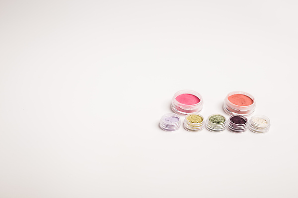 포토 JPG 해외이미지 백그라운드 사람없음 뷰티 화장품 흰색 화려 가루 해외202310 해외포토 컬러 컨셉 파일형식