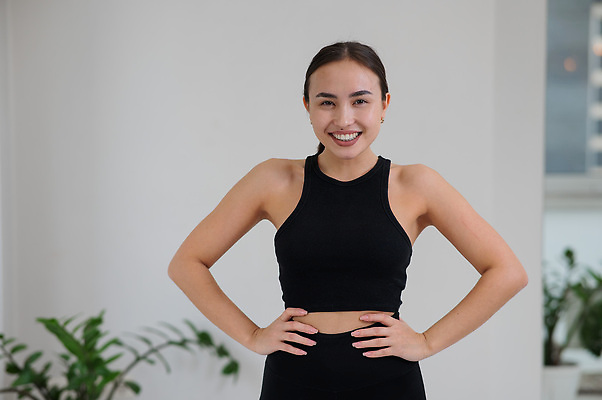 포토 JPG 해외이미지 모델 손 응시 여자 행복 감정 얼굴 포즈 태국 성공 갈색머리 한국 실내 선물 한명 동양인 뷰티 귀여움 일본 검은색 기쁨 흰색 표현 자신감 치아 만족 흰배경 감사 긍정 인도네시아 해외202310 해외포토 1 헤어스타일 시선 아시아 컬러 백그라운드 컨셉 사람 인종 내부 신체부위 소화기관 파일형식