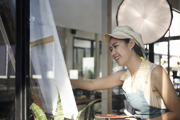 포토 JPG 해외이미지 식물 여자 조명 그림자 미술 한명 상반신 성인 햇빛 거울 그리기 팔레트 그림 캔버스 성인여자한명만 해외202310 해외포토 1 모션 문화예술 사람 태양 여자한명만 성인여자만 파일형식