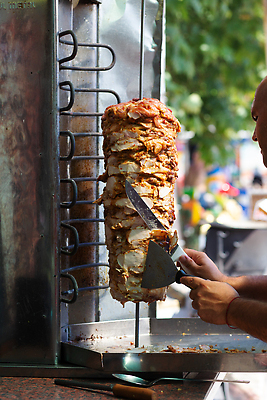 포토 JPG 해외이미지 전통 문화 음식 불 거리 이스탄불 샌드위치 육류 돼지고기 요리 사람없음 주방 식당 요리사 식사 저녁식사 치킨 소고기 꼬치 칼 중앙 그릴 바비큐 자르기 굽기 먹기 속도 회전 동쪽 양고기 칠면조 그리스인 점심식사 케밥 맛있는 튀르키예 해외202310 해외포토 자연요소 서양인 직업 아시아 식재료 모션 조류 주방용품 상점 구이 방향 닭고기요리 파일형식