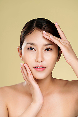 포토 JPG 해외이미지 모델 응시 여자 얼굴 한명 동양인 손짓 상반신 성인 앞모습 뷰티 우아함 피부 순수 성인여자한명만 해외202310 해외포토 1 시선 뷰포인트 컨셉 모션 사람 인종 신체부위 여자한명만 성인여자만 파일형식