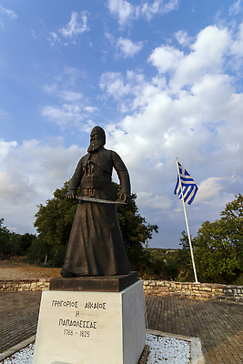 포토 JPG 해외이미지 나무 외관 유럽 벽 조각 여행 건축양식 자연 하늘 사람없음 세계 조각상 마을 금속 자유 깃발 역사 그리스 리더 군용 싸움 전쟁 영웅 기념물 그리스인 천연기념물 혁명 랜드마크 옛날 전국 해외202310 해외포토 서양인 식물 건축 나라 컨셉 모션 재질 군대 조형물 생태계 파일형식
