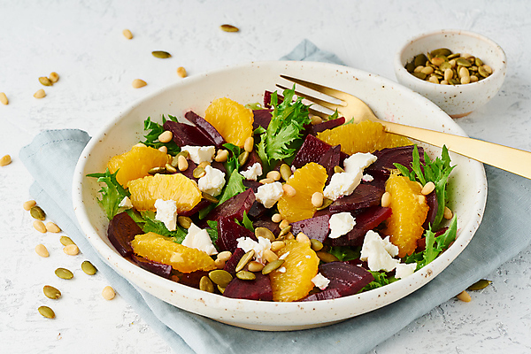 포토 JPG 해외이미지 접시 포크 잎 다이어트 오렌지 치즈 사람없음 샐러드 신선 종지 잣 비트 호박씨 해외202310 해외포토 식물 그릇 식기 음식 채소 과일 유제품 건강 씨앗 견과류 파일형식