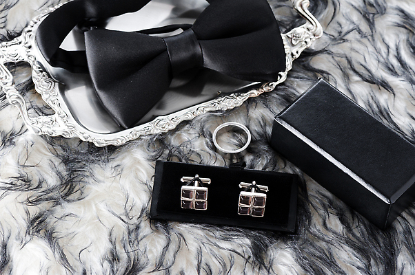 포토 JPG 해외이미지 드레스 옷 남자 신랑 결혼 셔츠 장신구 선물 정장 턱시도 사람없음 장식 유행 비즈니스맨 쌍 고급 우아함 보석 스마트 오브젝트 소매 정중 스타일 세련 해외202310 해외포토 컨셉 상의 비즈니스 사람 이벤트 직장인 광석 파일형식