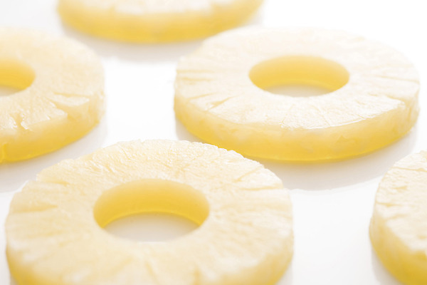 포토 JPG 해외이미지 계절 음식 조각 백그라운드 패턴 과일 디저트 건강 사람없음 여름 반지 달콤 파인애플 비타민 통조림 해외202310 해외포토 무늬 장신구 맛 열대과일 영양소 파일형식