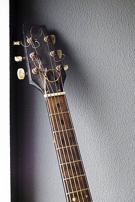 포토 JPG 해외이미지 디자인 문화 줄 음악 벽 백그라운드 주택 실내 그림자 미술 서기 여러명 사람없음 내부 목재 세로 갈색 우주 어둠 소리 공백 장비 수확 기구 기타 클래식 오브젝트 질감 복고 오디오 뮤지컬 엘리먼트 옛날 비어있는 해외202310 해외포토 나무 컬러 다수 컨셉 농업 재료 모션 현악기 문화예술 사람 건물 전자제품 파일형식