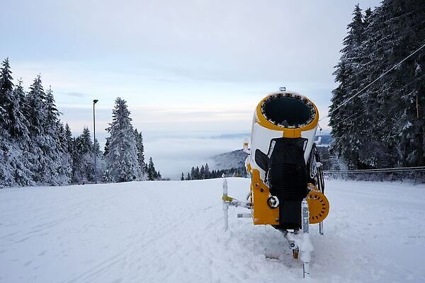 포토 JPG 해외이미지 나무 행복 감정 산업 교통수단 여행 백그라운드 크리스마스 교통시설 벽지 발렌타인데이 국립공원 사람없음 기계 장비 발전기 나뭇가지 신선 도시 소나무 양념 12월 즐거움 서리 장면 스키선수 지구온난화 마법 눈보라 1월 2월 기후변화 생존 산맥 해외202310 해외포토 식물 공원 기념일 교통 데이이벤트 날씨 산 운동선수 눈_날씨 발전소 날짜 변화 시설 파일형식