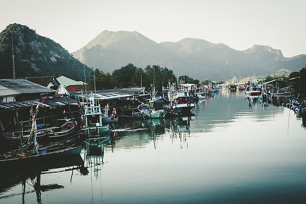 포토 JPG 해외이미지 전통 아시아 호수 바다 여행 백그라운드 건축양식 태국 자연 조류 하늘 아침 낚시 산 어업 사람없음 야외 물 파란색 강 뷰티 반사 마을 일출 환경 중국 보트 숲 대나무 언덕 낚시꾼 옛날 해외202310 해외포토 주간 자연요소 나무 동물 건축 나라 산업 컬러 배_교통 레저 노을 생태계 파일형식