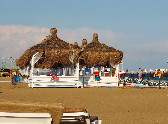 포토 JPG 해외이미지 나무 디자인 꽃 모래 바다 섬 여행 결혼 백그라운드 꽃무늬 자연 하늘 휴가 휴식 주택 텐트 사랑 사람없음 야외 물 파란색 햇빛 태양 뷰티 파티 맑음 스파 낭만 신혼여행 흰색 고급 그림 휴양지 안락의자 파라다이스 해외202310 해외포토 자연요소 식물 감정 컬러 컨셉 무늬 의자 날씨 캠핑도구 이벤트 건물 장소 생태계 파일형식