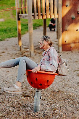 포토 JPG 해외이미지 라이프스타일 공원 여자 행복 유럽 아들 어린이 결혼 가족 자연 놀이 엄마 사랑 한명 소년 야외 뷰티 맑음 활발 놀이터 그네 해외202310 해외포토 1 공공시설 남자 감정 나라 컨셉 관계 날씨 사람 이벤트 생활 생태계 파일형식
