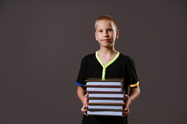 포토 JPG 해외이미지 백인 학생 라이프스타일 옷 교육 어린이 남학생 컨셉 학교 회색배경 성공 수업 실내 한명 서기 사람 소년 10대 책 학습 스터디 쌓기 흰색 잡기 자신감 가르침 도서관 스마트 만족 신학기 교과서 문학 해외202310 해외포토 서양인 1 남자 감정 컬러 백그라운드 모션 청소년 교재 내부 생활 회색 파일형식