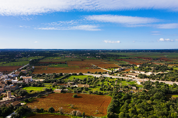 포토 JPG 해외이미지 식물 구름 계절 유럽 도로 여행 밭 농업 교통시설 자연 하늘 휴가 휴식 안테나 풍경 사람없음 야외 초록색 햇빛 환경 정원 시골 고속도로 스페인 지중해 언덕 장면 항공촬영 루트 해외202310 해외포토 자연요소 나라 산업 길 바다 뷰포인트 컬러 교통 컨셉 통신 태양 시설 생태계 파일형식