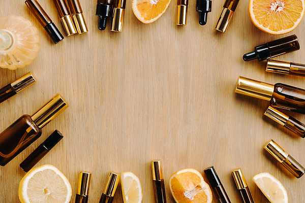 포토 JPG 해외이미지 조각 오렌지 단면 사람없음 레몬 테두리 감성 공병 에센스 카피스페이스 나무배경 해외202310 해외포토 백그라운드 컨셉 과일 화장품 공백 병_담는 파일형식