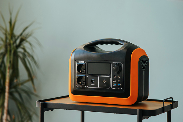 포토 JPG 해외이미지 백그라운드 모바일 주택 사람없음 노트북 스마트폰 컴퓨터 태양 힘 장비 발전기 에너지 긴급 역 휴대용 USB 오브젝트 전자 엔진 세대 충전 베터리 요금 제어 충전기 해외202310 해외포토 자연요소 교통시설 건물 전자제품 핸드폰 스마트기기 기계 발전소 파일형식