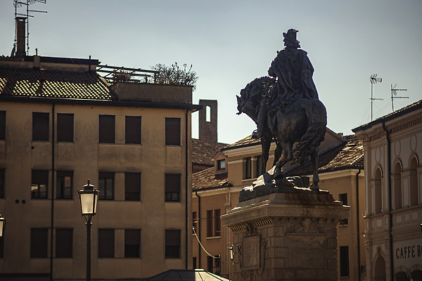 포토 JPG 해외이미지 주간 문화 여행 건축양식 주택 미술 사람없음 빛 태양 조각상 마을 탑 일몰 이탈리아 종 바위 도시 센터 역사 도심 손목시계 정사각형 기념물 종탑 시청 돛대 가리발디 해외202310 해외포토 자연요소 도형 건축물 건축 유럽 시계 장신구 문화예술 건물 조형물 노을 돌_바위 위인 관공서 정치가 파일형식