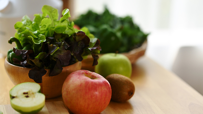 포토 JPG 해외이미지 그릇 채소 단면 키위 사람없음 신선 사과 풋사과 건강식 식단관리 해외202310 해외포토 식기 음식 과일 파일형식