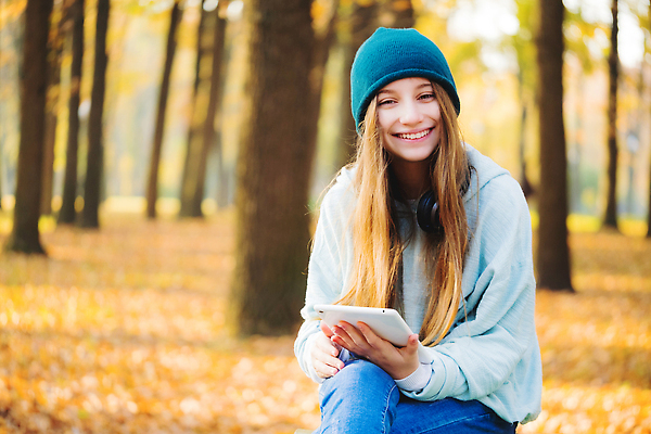 포토 JPG 해외이미지 나무 학생 계절 공원 여학생 여자 행복 어린이 잎 자연 따뜻함 한명 앉기 야외 10대 컬러풀 뷰티 알약 노란색 환경 헤드폰 안개 황금 달콤 11월 장면 10월 뿌연 스타일 해외202310 해외포토 식물 1 공공시설 감정 컬러 음향기기 모션 청소년 날씨 사람 약 날짜 맛 생태계 파일형식