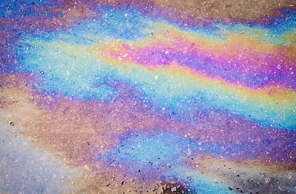 포토 JPG 해외이미지 도로 무지개 자동차 거리 사람없음 물 젖음 얼룩 액체 보행로 휘발유 석유 주차 질감 웅덩이 연료 가스 쏟아짐 문제 짐차 엔진 땅바닥 화학물질 유체 해외202310 해외포토 자연요소 길 육상교통 교통시설 모션 바닥 화학 파일형식