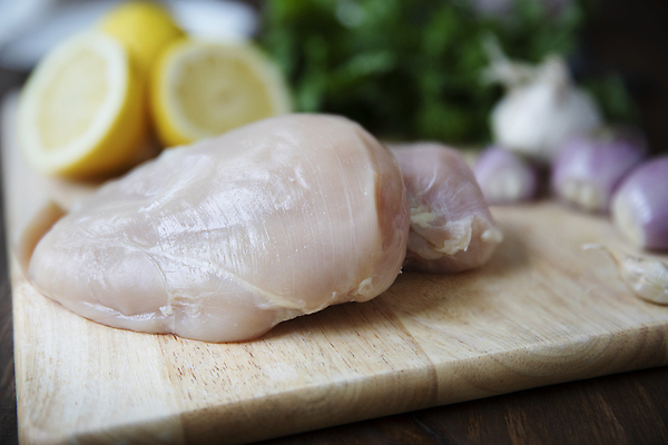포토 JPG 해외이미지 동물 음식 분홍색 조각 백그라운드 다이어트 재료 조류 근육 도마 파슬리 건강 육류 요리 사람없음 주방 식사 저녁식사 치킨 신선 가슴 자르기 레몬 준비 유기농 날것 단백질 생식 해외202310 해외포토 웰빙 컬러 채소 과일 식재료 모션 주방용품 신체부위 닭고기요리 영양소 파일형식