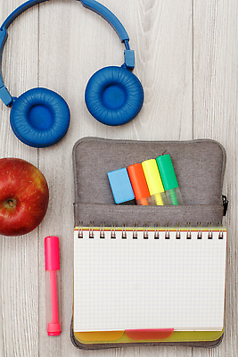 포토 JPG 해외이미지 문구용품 사람없음 스터디 헤드폰 공책 공백 사과 오브젝트 형광펜 파우치 해외202310 해외포토 음향기기 가방 과일 학습 펜 파일형식